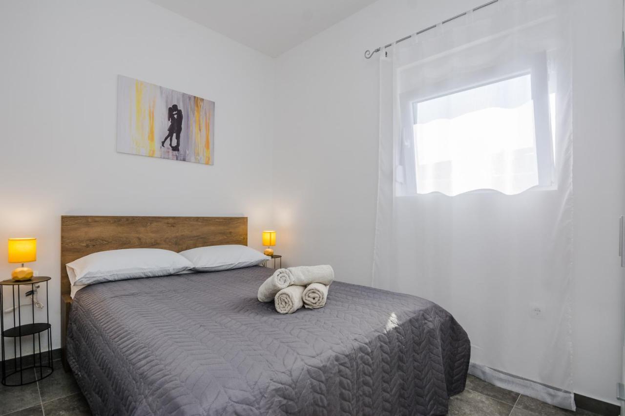 Lovely Apartment M&K In Peaceful Area - Zadar Exterior photo